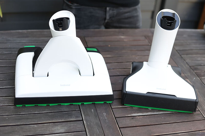 EB7 Saugaufsatz und SP7 Wischaufsatz stehen nebeneinander auf dem Boden